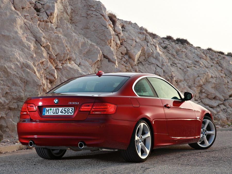  BMW 335i Coupe 2010 года  (фото 13 из 16)
